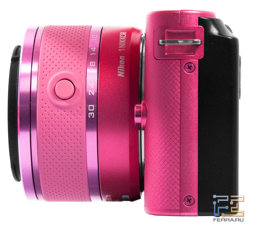 Nikon 1 J2 со штатным объективом, вид сбоку
