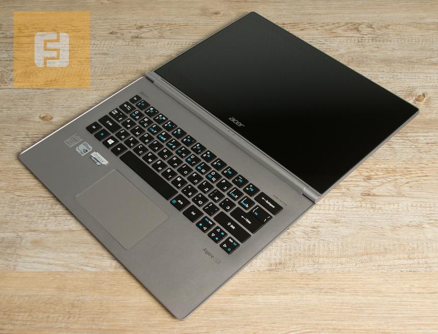 Угол раскрытия Acer Aspire S3-392G-54206G50tws превышает 180 градусов