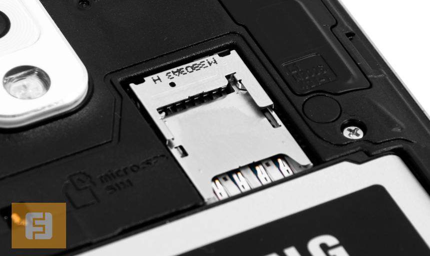 Слот для карты памяти и SIM у Samsung Galaxy Note 3