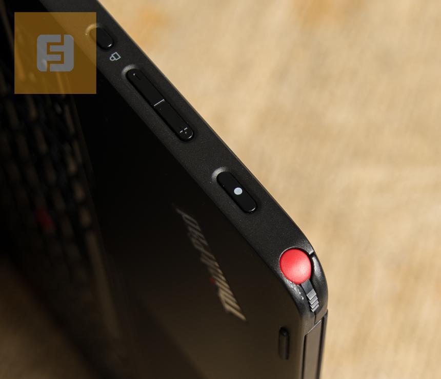 Стилус Lenovo ThinkPad S1 Yoga хорошо зафиксирован в своем отсеке
