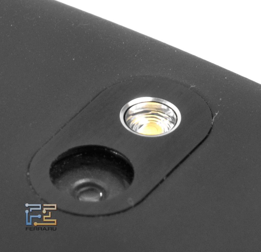 Объектив встроенной камеры HTC Desire SV