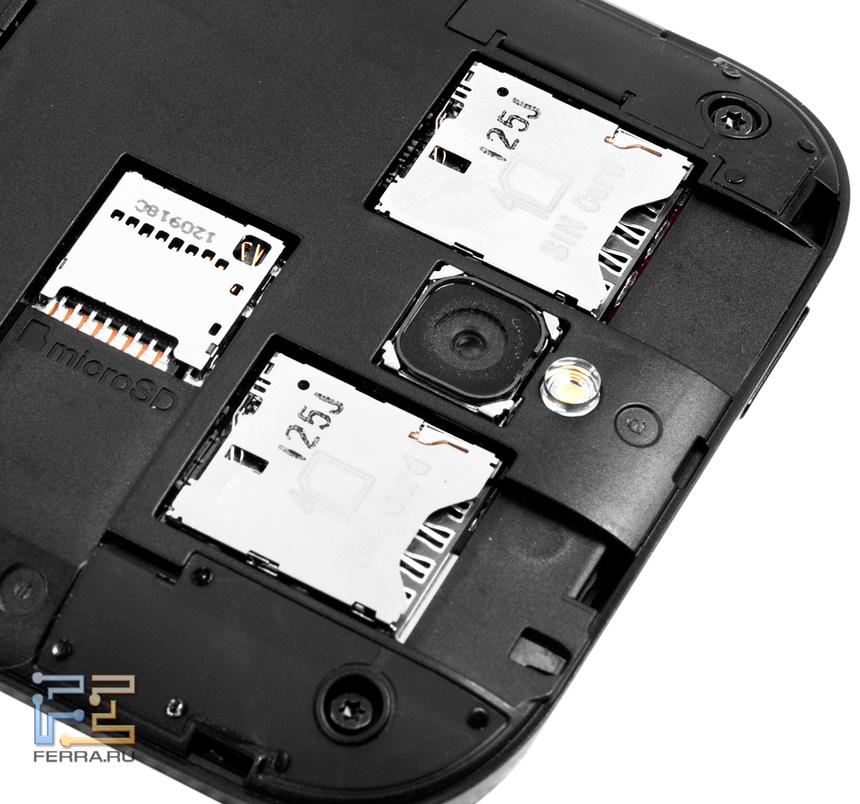 До обеих SIM-карт HTC Desire SV легко добраться