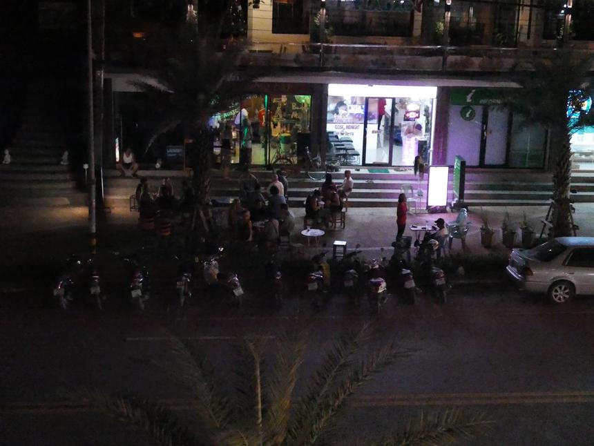 Panasonic Lumix LX100, ISO 25600, 62 мм F2.8, 1/250 c