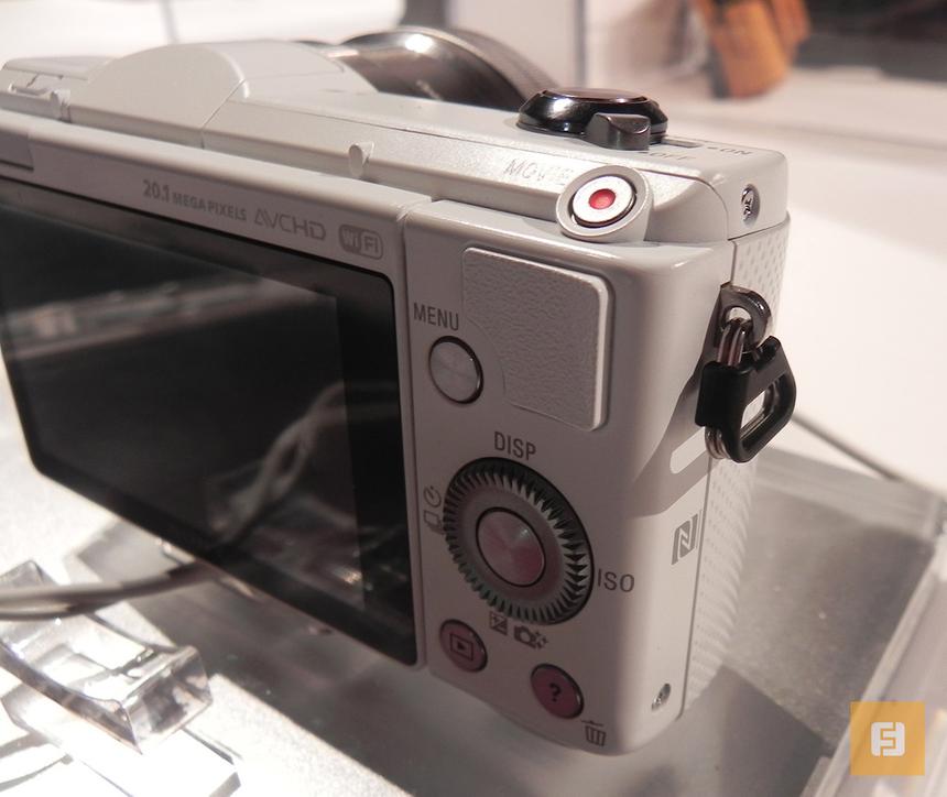 Кнопки на задней панели Sony A5000