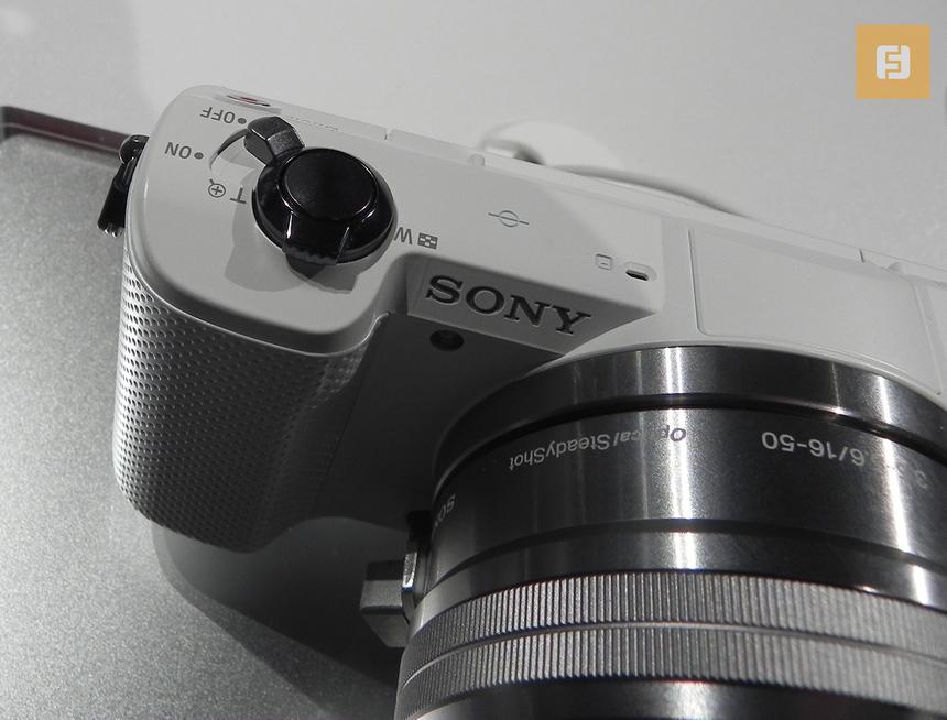 Кнопка спуска затвора в Sony A5000