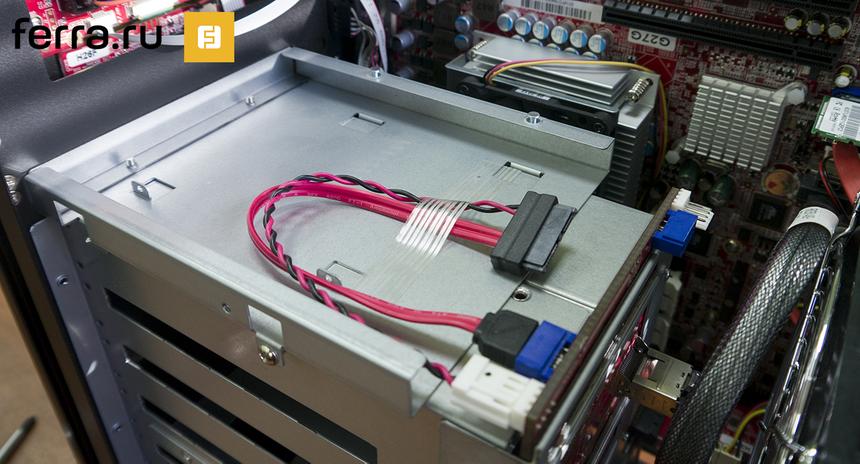 Thecus N8850, место для установки оптического накопителя