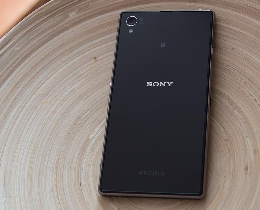 Тыльная сторона корпуса Sony Xperia Z1