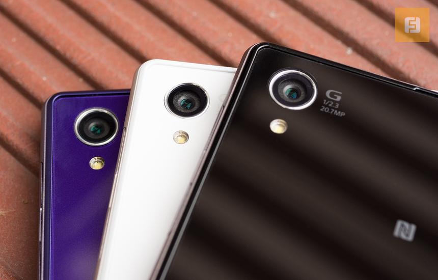 Расположение объектива на задней панели Sony Xperia Z1