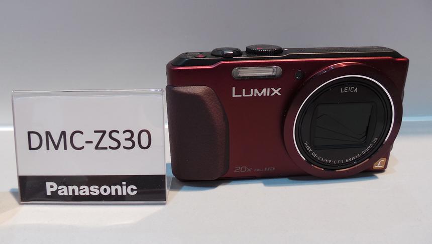 Lumix SZ30 на стенде компании Panasonic