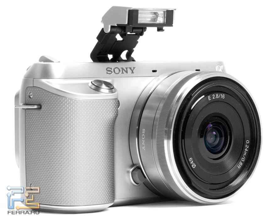 Sony NEX-F3 с объективом 16/2.8 и возведенной вспышкой