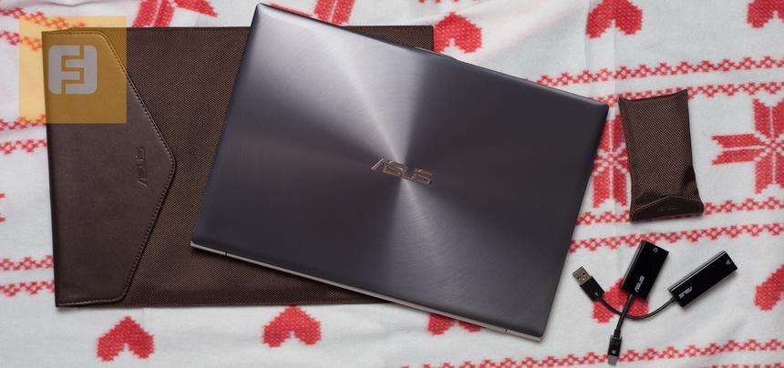Комплектация ASUS Zenbook UX32LN приятно дополнена чехлами для устройства и переходников