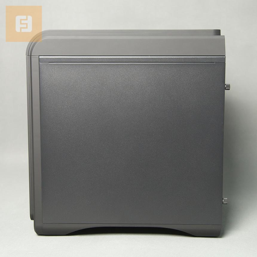 Правая сторона AeroCool DS Cube
