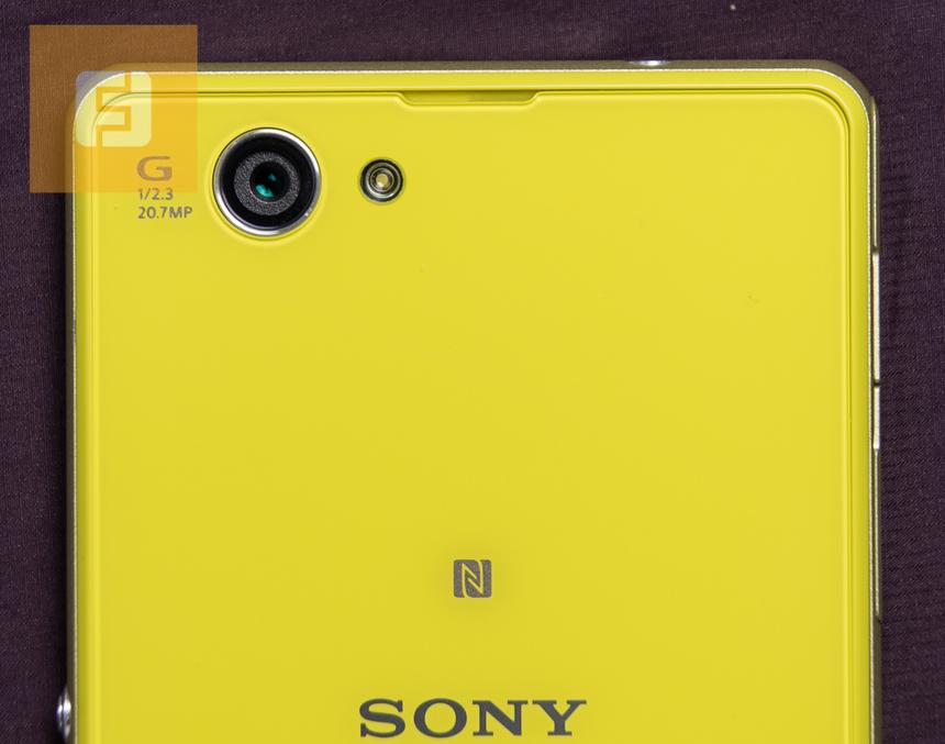 Объектив встроенной камеры Sony Xperia Z1 Compact