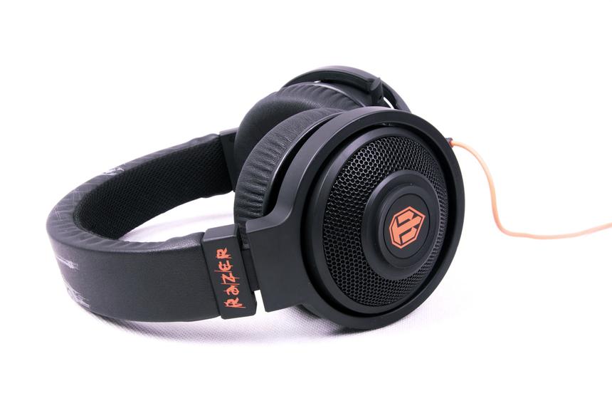 Чашки наушников большие, ухо обхватывают с комфортом