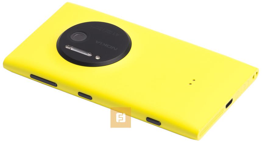 Задняя сторона Nokia Lumia 1020, вид слева