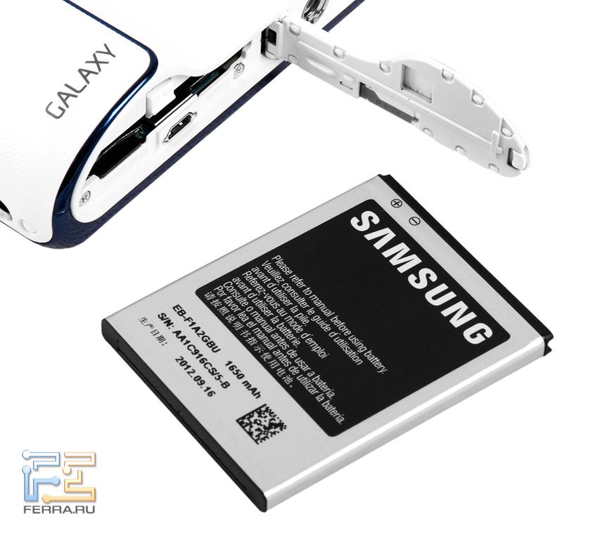 Открытая крышка батарейного отсека