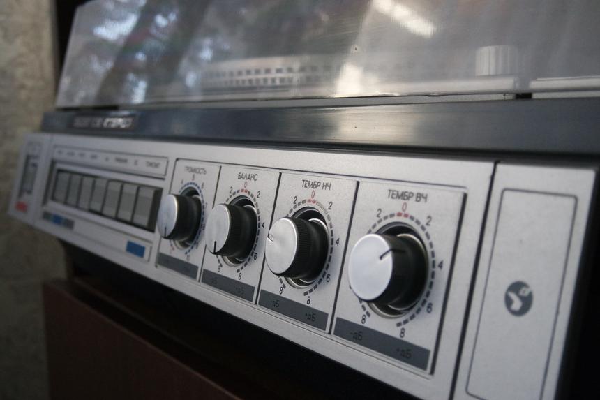 Samsung NX mini, ISO 1600, 16 мм F4, 1/60 с