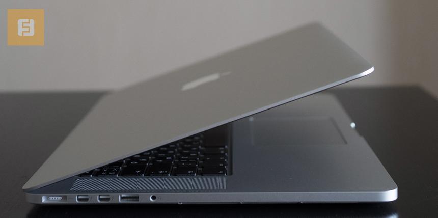 MacBook Pro 15 Retina, вид слева