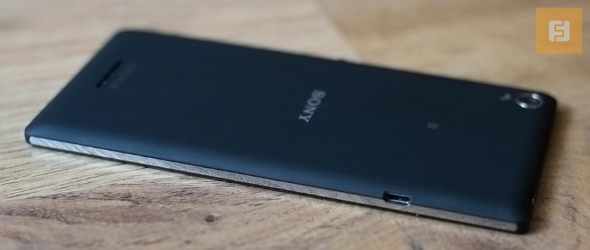 Левая боковая грань корпуса Sony Xperia T3