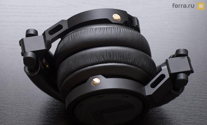 В сложенном положении наушники A5-Pro мобильны и защищены