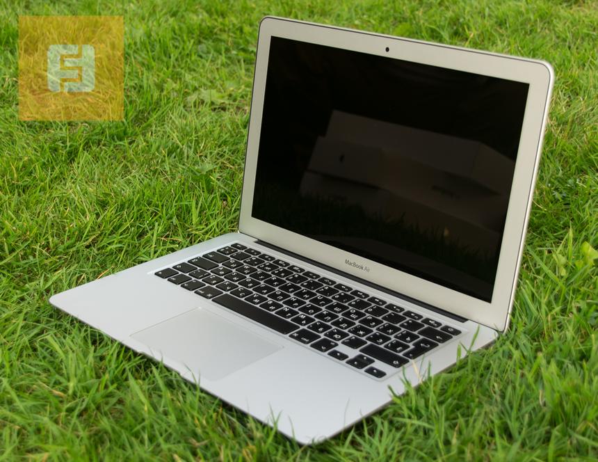 MacBook Air 13,3. Вид сбоку