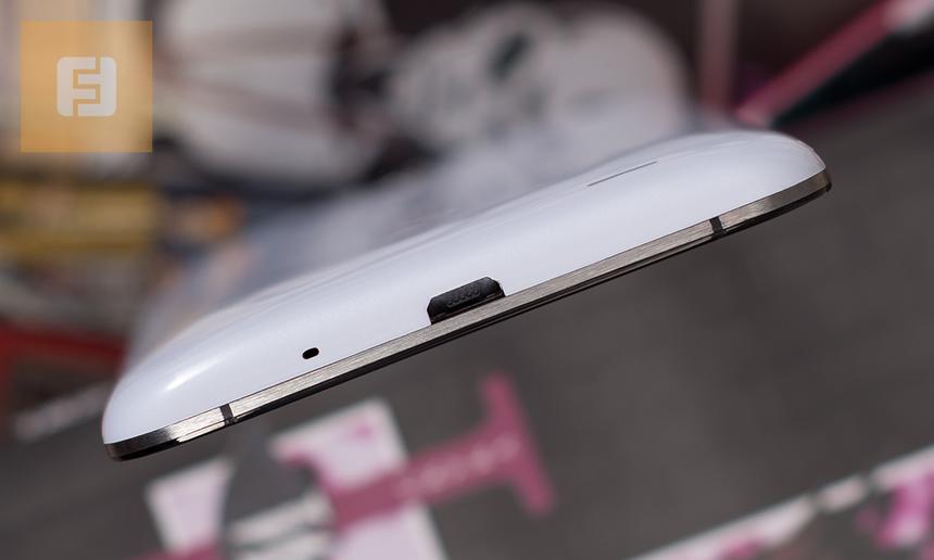 Нижний торец корпуса Meizu MX3