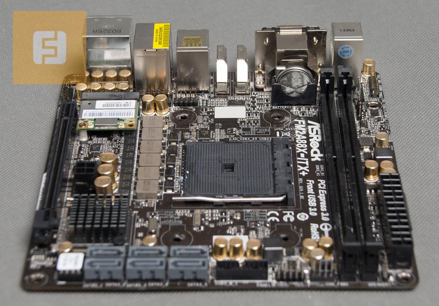 ASRock FM2A88X-ITX+, вид справа