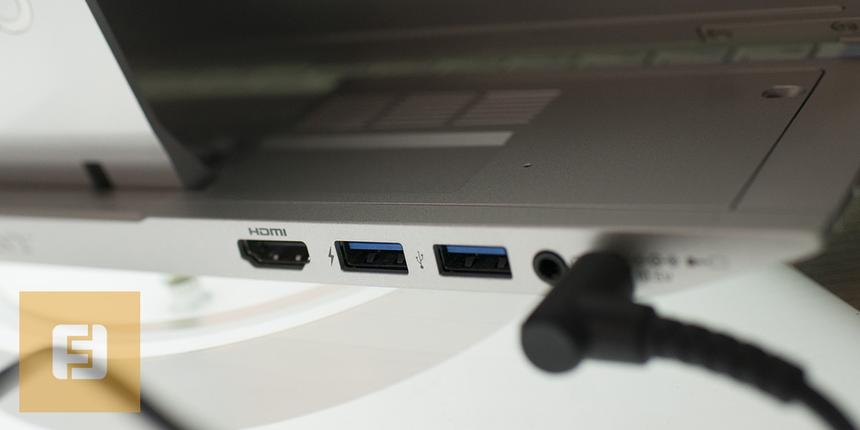 Разъемы на заднем торце Sony VAIO Duo 13