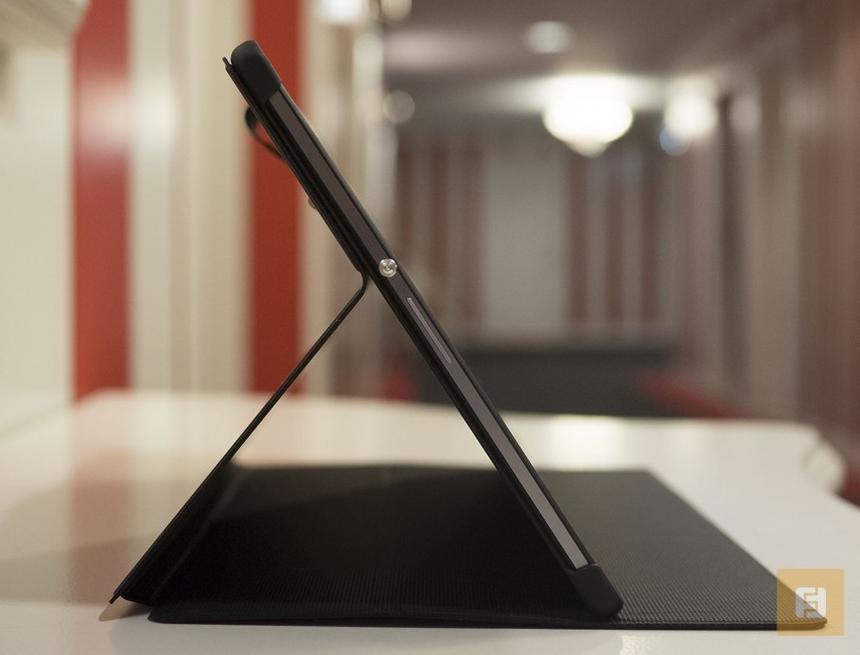 Sony Xperia Tablet Z2 в фирменном чехле-подставке