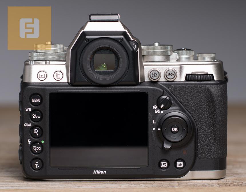 Тыльная сторона корпуса Nikon Df