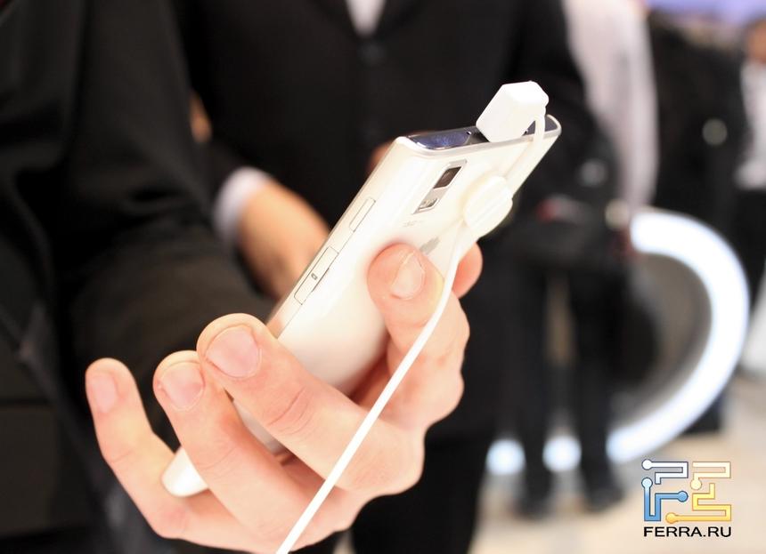 Huawei Ascend P2 хорошо лежит в руке