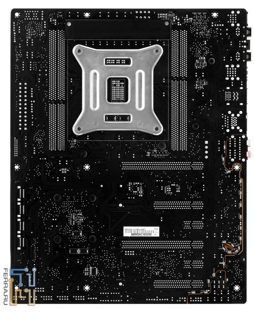 Обратная сторона материнской платы ASUS Rampage IV Formula