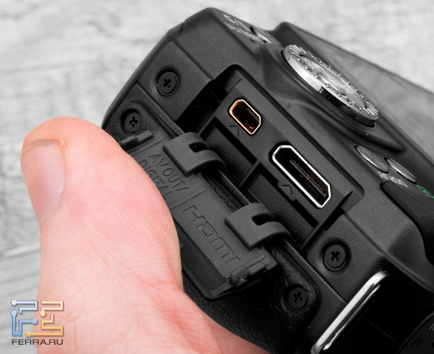 Разъемы HDMI и USB под заглушкой на корпусе Panasonic Lumix GF5