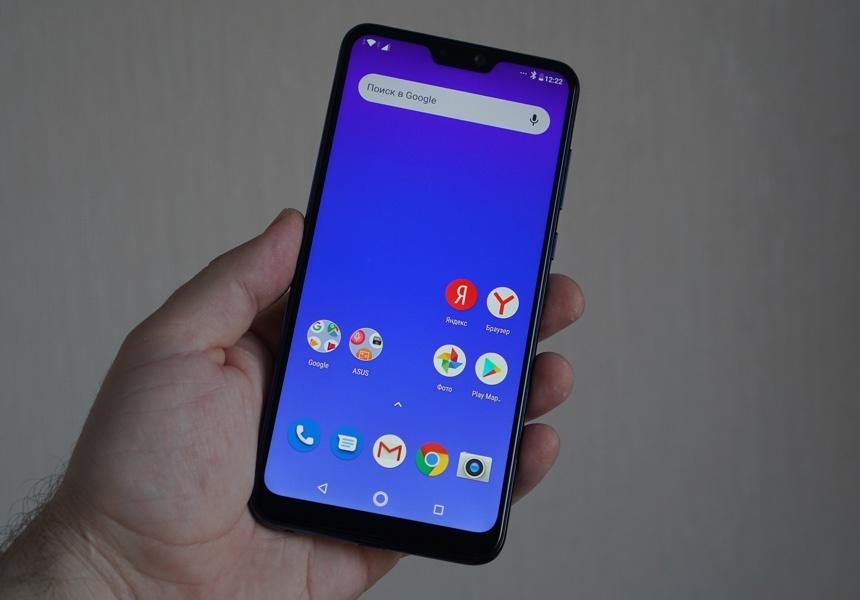 Asus Zenfone Max Pro M2 в руке лежит хорошо, но порой скользит