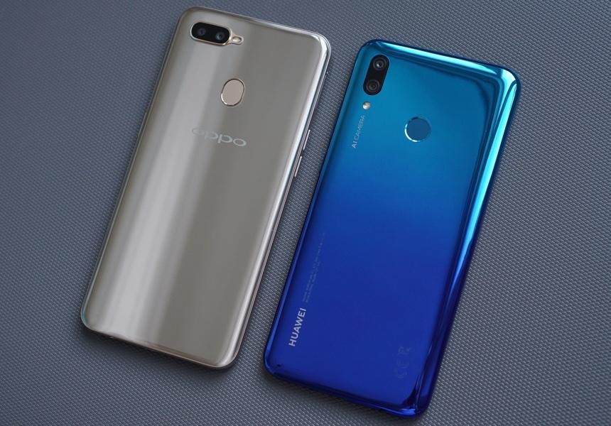 Слева - OPPO AX7, справа - Huawei P Smart