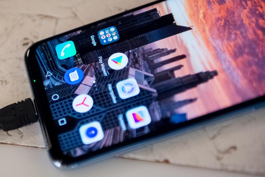 Индикатор уведомлений у чёрта на куличках раздражает, привыкать к нему придётся неделями