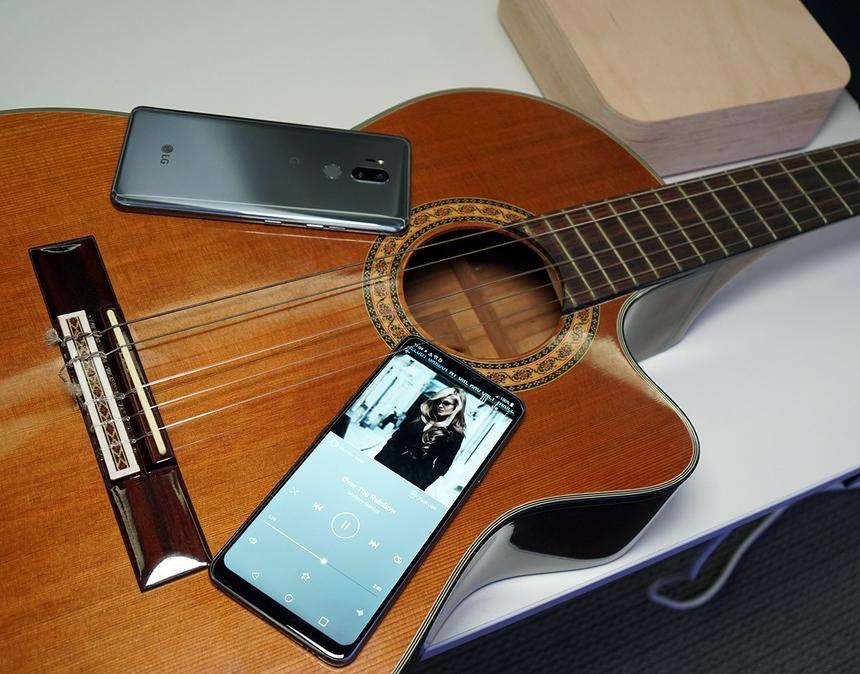 LG — один из последних производителей, у которых можно найти недорогой смартфон с крутейшим качеством звука в наушниках