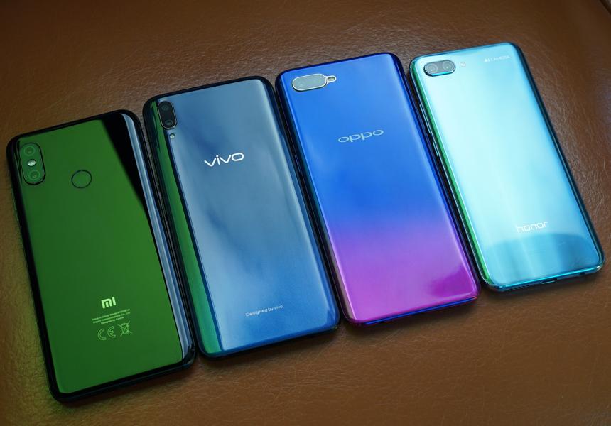 Слева-направо: Xiaomi Mi 8, Vivo V11, Oppo RX17 Neo, Honor 10