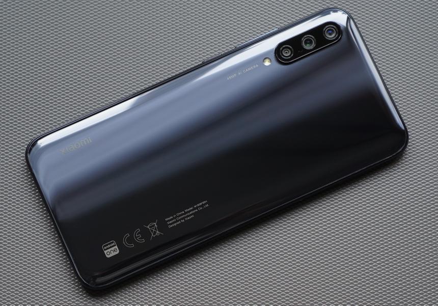 Xiaomi Mi A3. Сзади вживую выглядит неплохо.