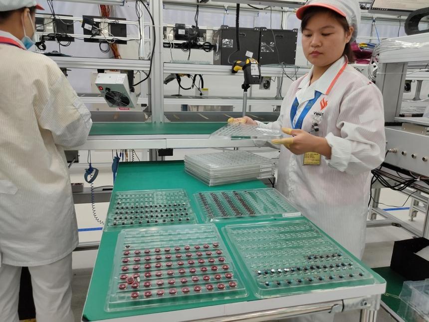 Из Вьетнама в Россию пришла лапша быстрого приготовления. А теперь ещё и смартфоны. Надо брать?