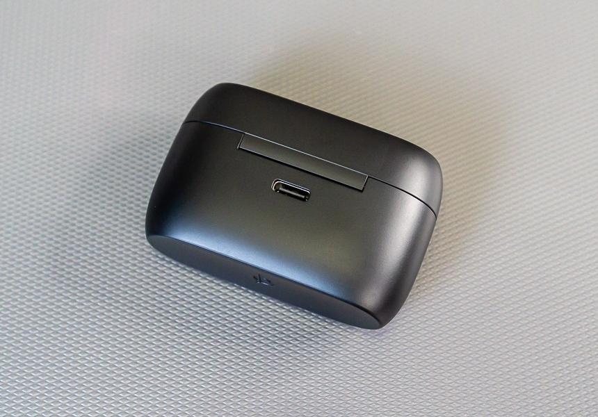 Зарядка — через разъём USB-C