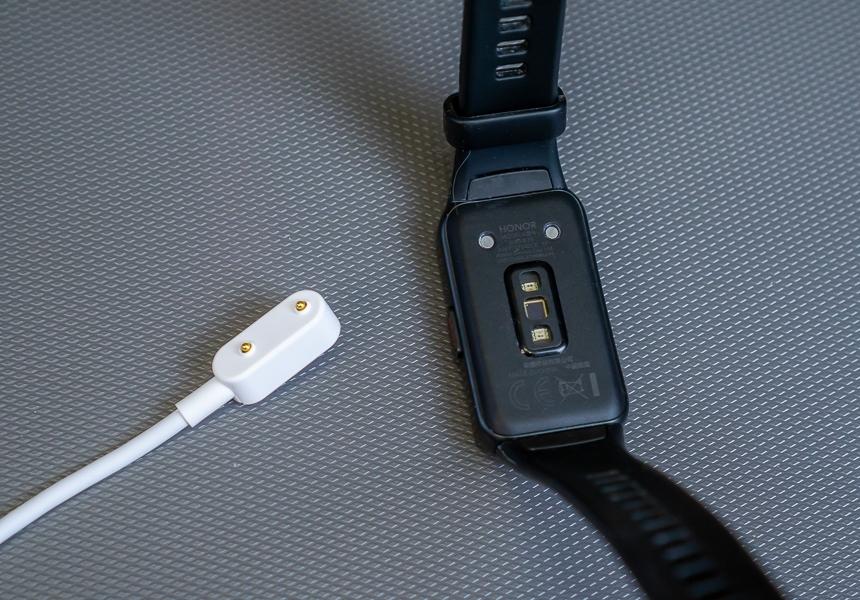 Зарядный кабель и контакты для зарядки