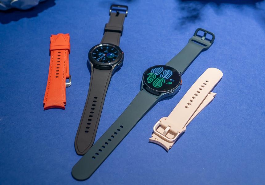Слева — Samsung Galaxy Watch4 Classic 42мм, справа — Samsung Galaxy Watch4 44мм