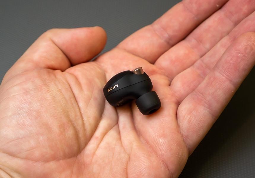 Sony WF-1000XM4, левый наушник
