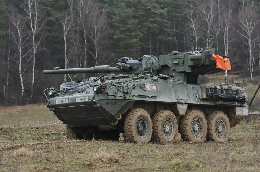 Stryker M1128 MGS крадётся