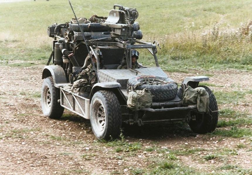 FAV, первый специализированный багги, заваленный различным полезным в рейде барахлом