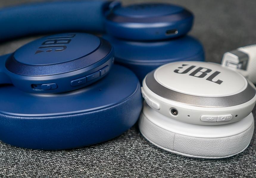 Слева — JBL LIVE 660NC, справа — JBL LIVE 460NC