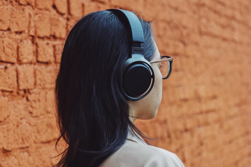 Ребята, Philips сделал лучшие Bluetooth-наушники по сочетанию качества звука и эффективности шумодава