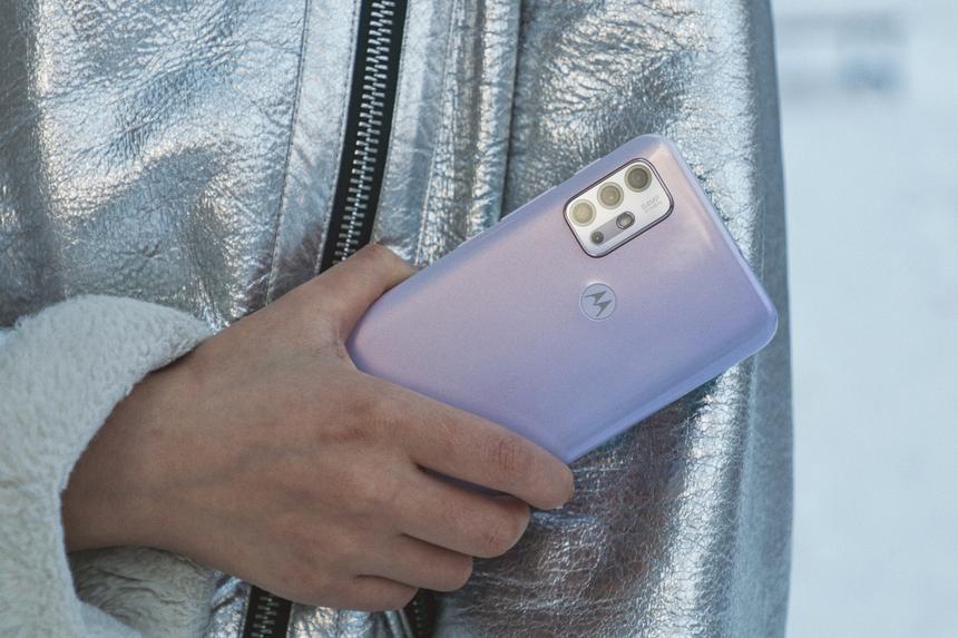 Что вам достанется, если взять бюджетный смартфон легендарной марки? Проверяем!