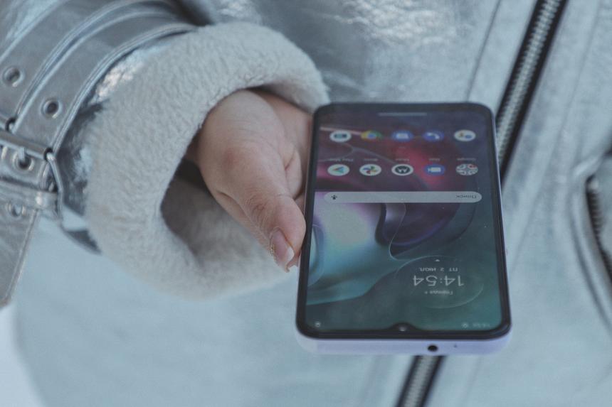 Что вам достанется, если взять бюджетный смартфон легендарной марки? Проверяем!